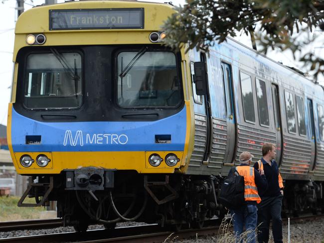 Frankston line suspended after train crashed into a car at a level crossing in Bonbeach.