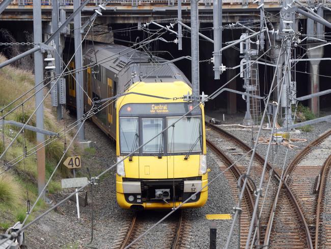 SYDNEY, AUSTRALIA - NewsWire Photos OCTOBER 16, 2024: A train leaving Hornsby train station.Picture: NewsWire / Damian Shaw