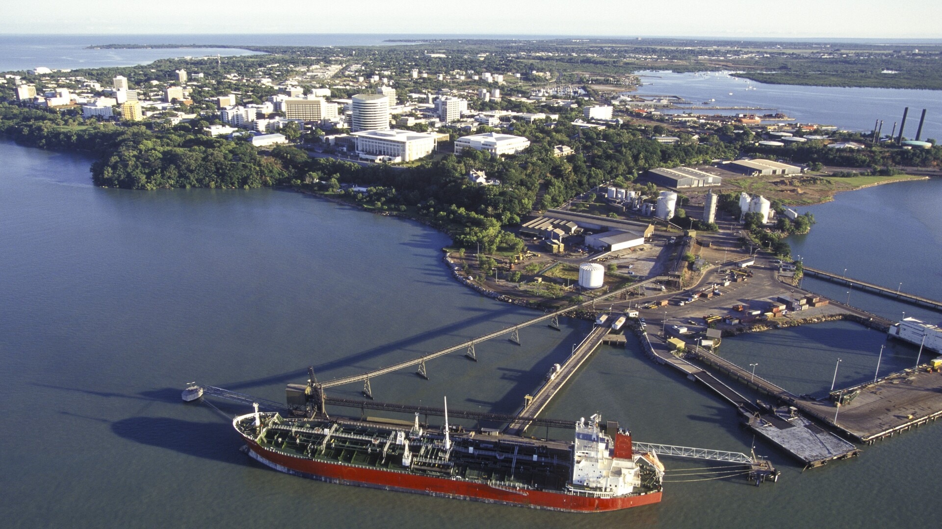Port of Darwin offer from US firm with ties to Trump administration
