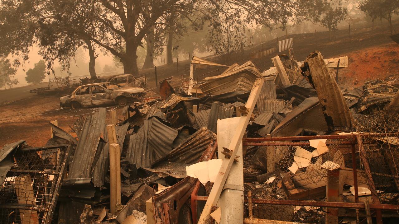 Victorian fires: Buchan residents return to rubble of their homes ...