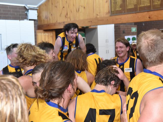 Hampton Hammers players celebrate their win. Photo: Andy's Pix.