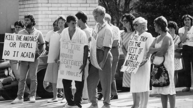 Crowds of protesters demanding the death penalty outside Blacktown court, February 1986. Crowds wait outside Blacktown police station and court where all five of Anita Cobby’s killers were in custody.