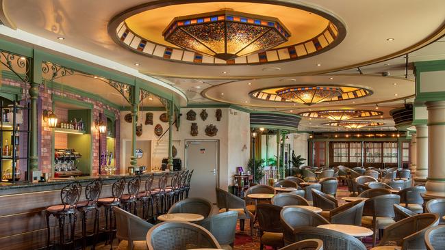 The French Quarter Lounge, a New Orleans-inspired watering hole on Disney Wonder.