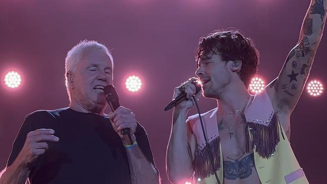 Harry Styles and Daryl Braithwaite,. Picture: Twitter/ @ESNYSIVAN