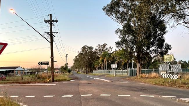 The intersection at which police deployed spikes during the chase. Taken at Stony Creek Rd and Eighth Ave, Llandilo.