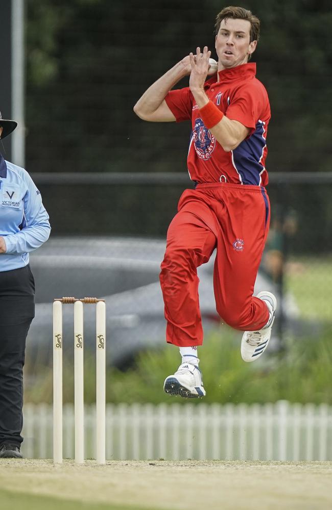 Kieran Elliott bowling for Melbourne. Picture: Valeriu Campan