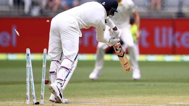 The pitch has also given plenty for bowlers. (AAP Image/Dave Hunt) 