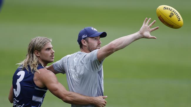 Patrick Dangerfield (right) works with new recruit Bailey Smith during Geelong’s light session on Friday. Picture: Michael Klein