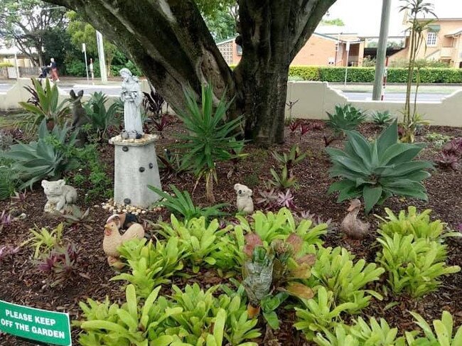 A kangaroo, turtle and pig statue were taken from the garden.