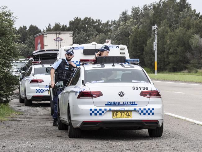 Police have also released CCTV of a silver Toyota Avensis that stopped on the northern side of Foreshore Road in Botany. Picture: NewsWire/ Monique Harmer