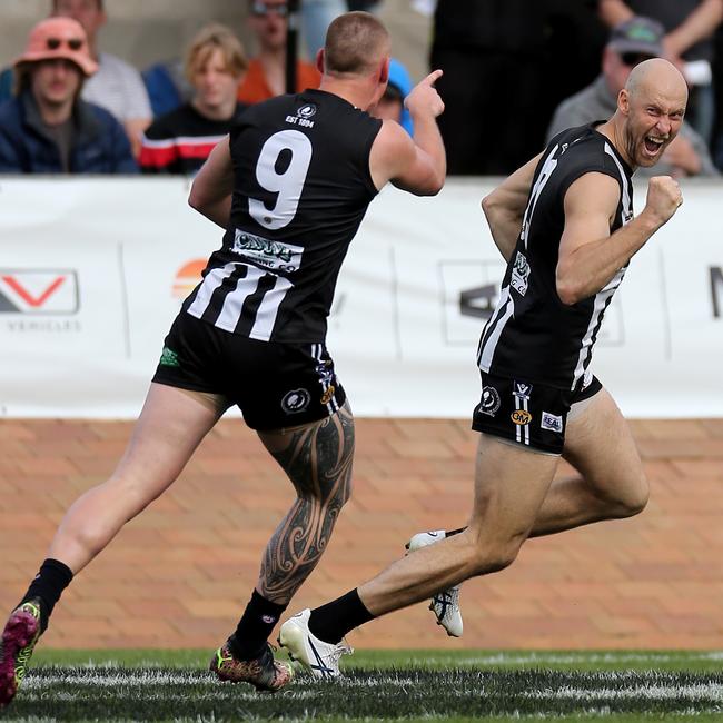 Wangaratta coach Ben Reid, right, in last year’s Ovens and Murray grand final. Picture: Yuri Kouzmin