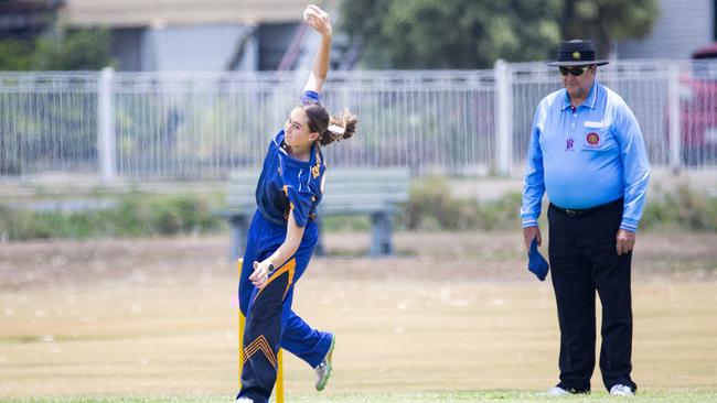 Zoe Valencic bowls for Sandgate-Redcliffe last weekend. (AAP Image/Richard Walker)