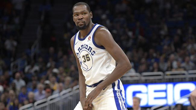 Golden State Warriors’ Kevin Durant argues with an official before being ejected.