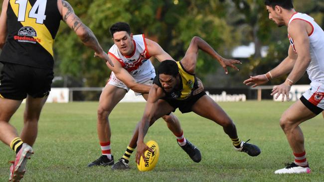 Waratah co-captain Brodie Carroll competes with Nightcliff gun Liam Holt-FItz. Picture: Tymunna Clements / AFLNT Media