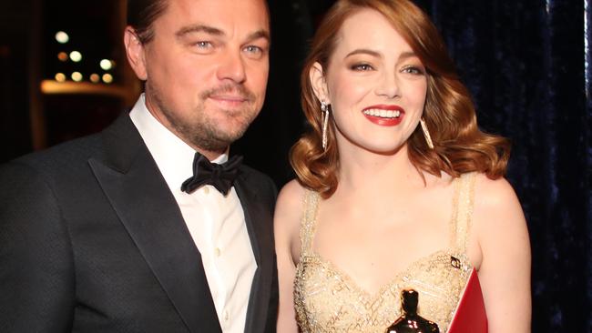 HOLLYWOOD, CA - FEBRUARY 26: Actor Leonardo DiCaprio (L) and actress Emma Stone, winner of Best Actress for 'La La Land' pose backstage during the 89th Annual Academy Awards at Hollywood & Highland Center on February 26, 2017 in Hollywood, California. (Photo by Christopher Polk/Getty Images)