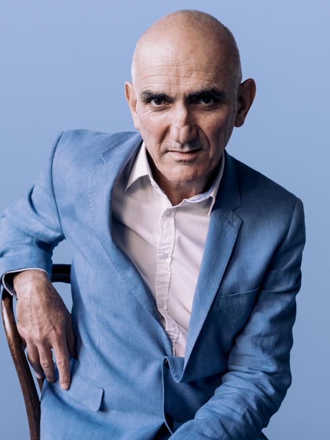 Paul Kelly is singing virtually on Saturday. Picture: Cybele Malinowski