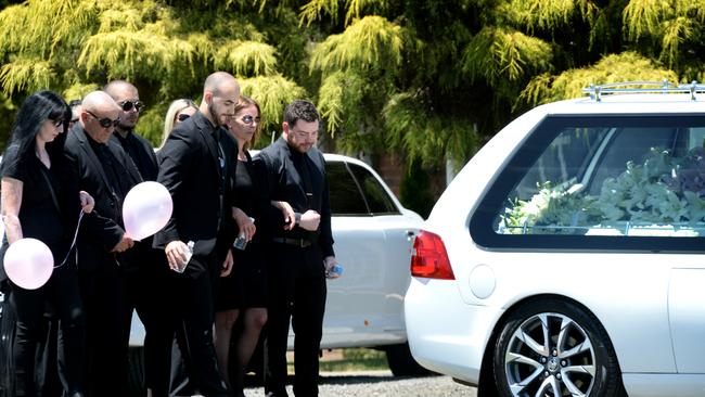 Celeste Manno’s family farewells the hearse. Picture: NCA NewsWire/Andrew Henshaw