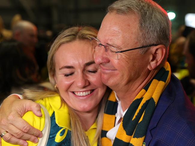 SYDNEY, AUSTRALIA - AUGUST 14: Ariarne Titmus hugs father Steve during the Australian Olympic Games athletes charter flight arrival at Sydney International Airport on August 14, 2024 in Sydney, Australia. (Photo by Jason McCawley/Getty Images)