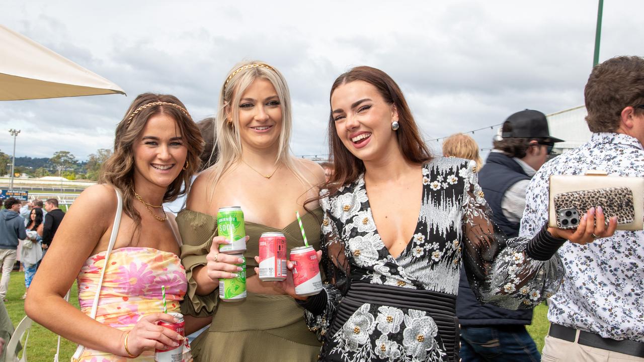 Anna Wells (left), Gabby Prosser and Evelyn Holmes. IEquine Toowoomba Weetwood Raceday - Clifford Park Saturday September 28, 2024 Picture: Bev Lacey