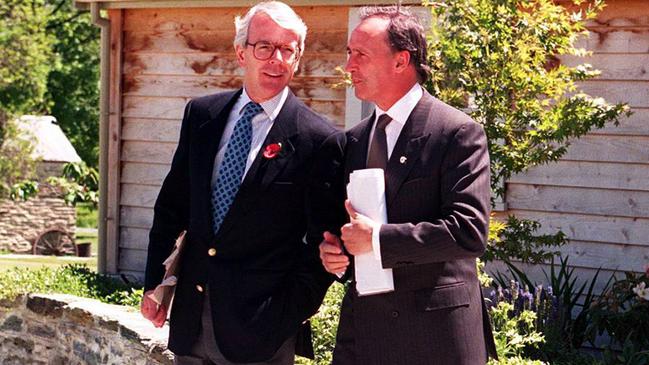 Prime Minister Paul Keating talks with British PM John Major before CHOGM talks in Queenstown, New Zealand.