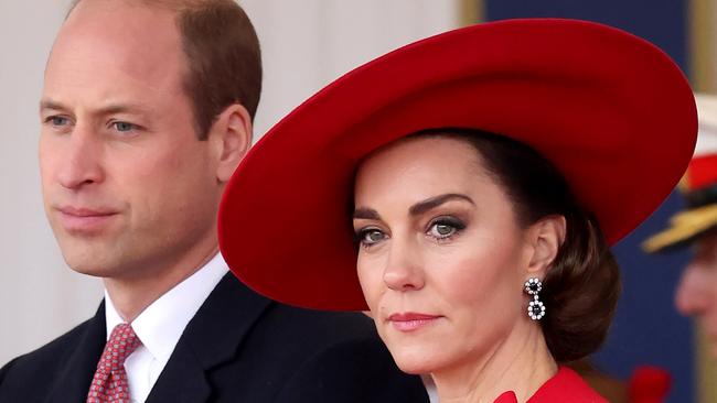 LONDON, ENGLAND - NOVEMBER 21: Prince William, Prince of Wales and Catherine, Princess of Wales attend a ceremonial welcome for The President and the First Lady of the Republic of Korea at Horse Guards Parade on November 21, 2023 in London, England. King Charles is hosting Korean President Yoon Suk Yeol and his wife Kim Keon Hee on a state visit from November 21-23. It is the second incoming state visit hosted by the King during his reign. (Photo by Chris Jackson/Getty Images)