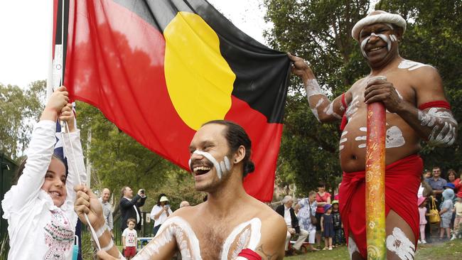 Elizabeth Badaoui helping Ray Kyle and Walangari Karntawarra hoist the Aboriginal flag at Baulkham Hills.