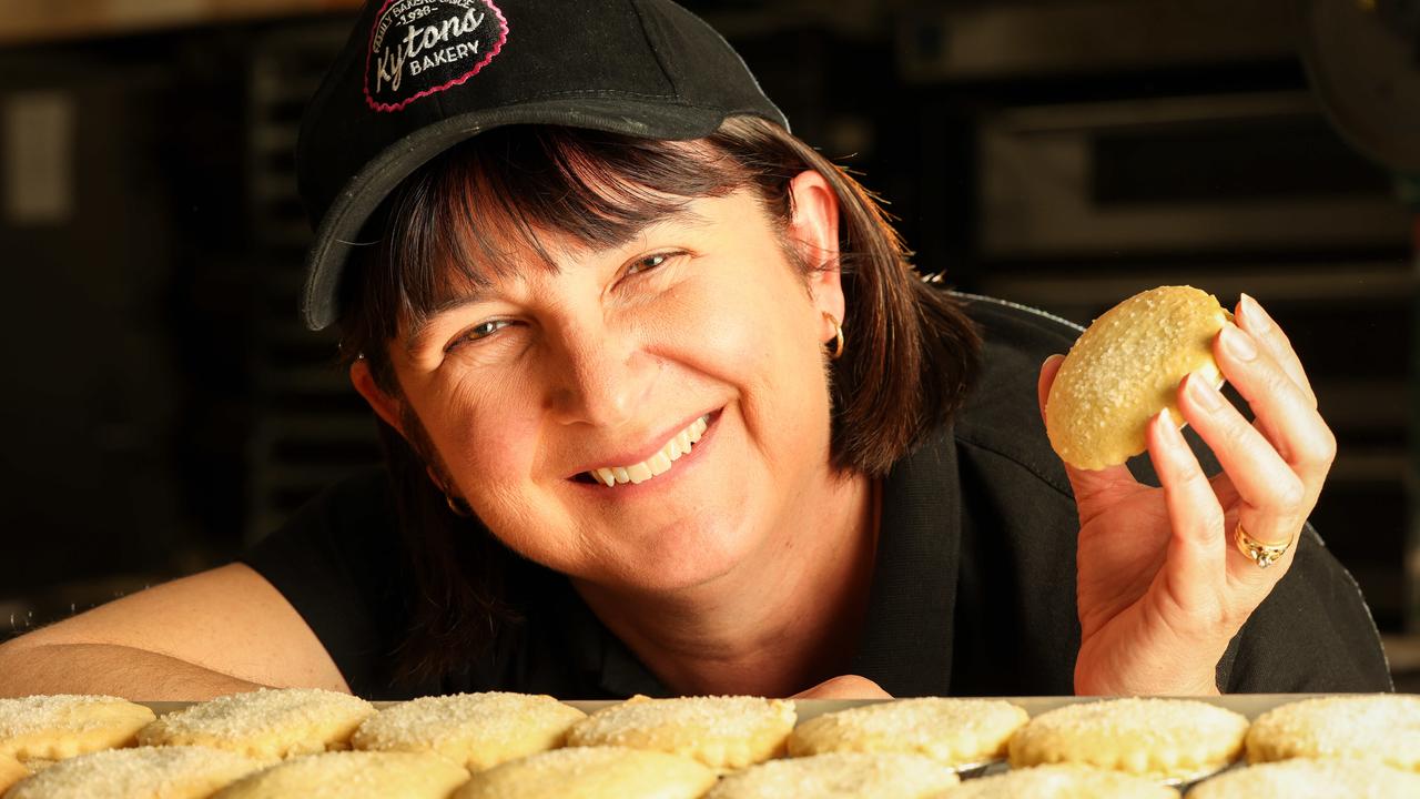 Kytons Bakery owner Sharon Sutton with a tray of Xmas Mince pies. Picture: Russell Millard