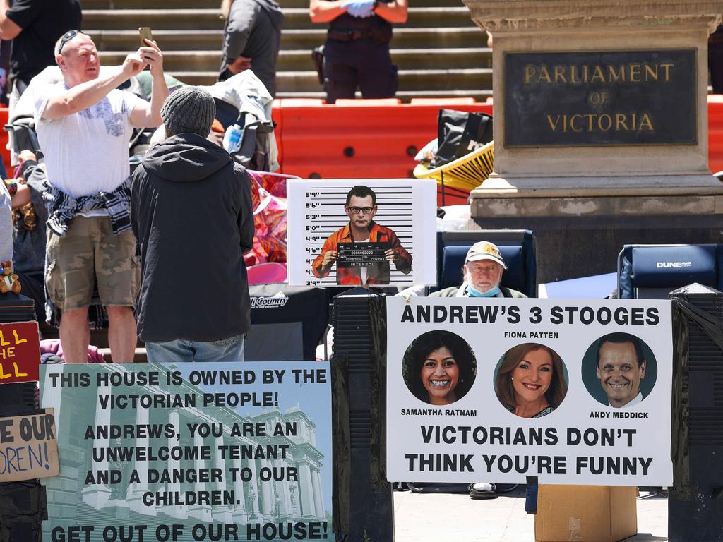 Thousands rallied against the Victorian government’s proposed Pandemic Bill on Saturday, chanted and yelling as they held up signs reading ‘kill the bill’ and ‘f*ck Dan Andrews’. Picture: NCA NewsWire / Ian Currie