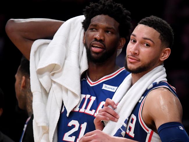 LOS ANGELES, CALIFORNIA - JANUARY 29: Ben Simmons #25 and Joel Embiid #21 of the Philadelphia 76ers watch play in the final minutes during a 121-105 win over the Los Angeles Lakers at Staples Center on January 29, 2019 in Los Angeles, California. NOTE TO USER: User expressly acknowledges and agrees that, by downloading and or using this photograph, User is consenting to the terms and conditions of the Getty Images License Agreement.   Harry How/Getty Images/AFP == FOR NEWSPAPERS, INTERNET, TELCOS & TELEVISION USE ONLY ==