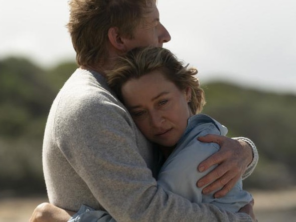 Asher Keddie and David Wenham in a scene from the Paramount+ drama Fake.