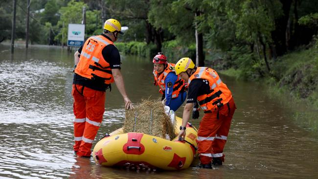 SES brought essentials to residents cut off in the northern reaches of The Hills. Picture: Jane Dempster.