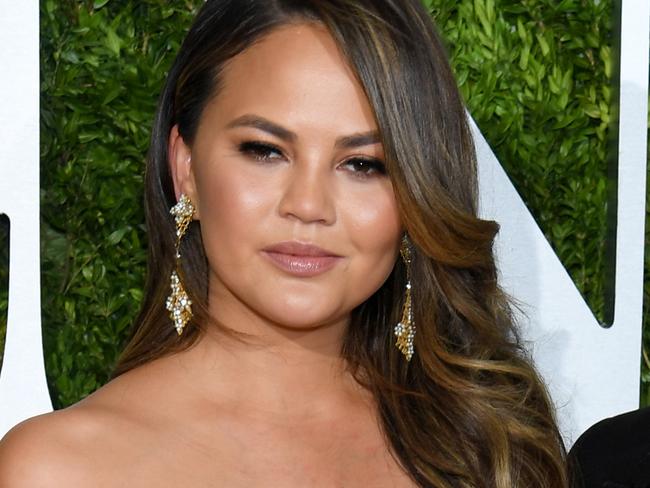 NEW YORK, NY - JUNE 11: Chrissy Teigen and John Legend attend the 2017 Tony Awards at Radio City Music Hall on June 11, 2017 in New York City.  (Photo by Dimitrios Kambouris/Getty Images for Tony Awards Productions)