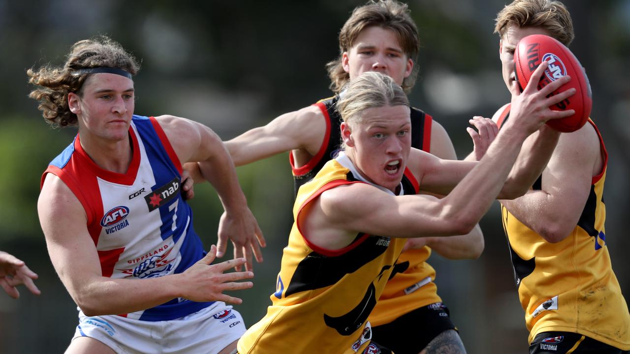 Hayden Young in action for Dandenong in the NAB League last year.