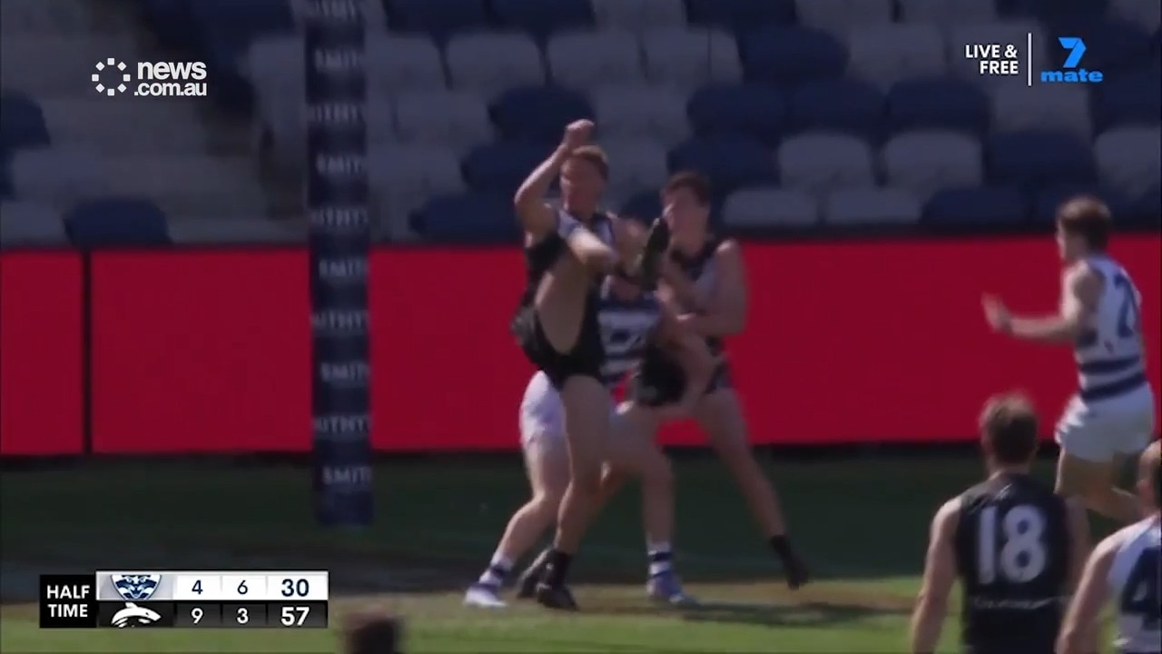 Scary moment for a premiership winner in the VFL