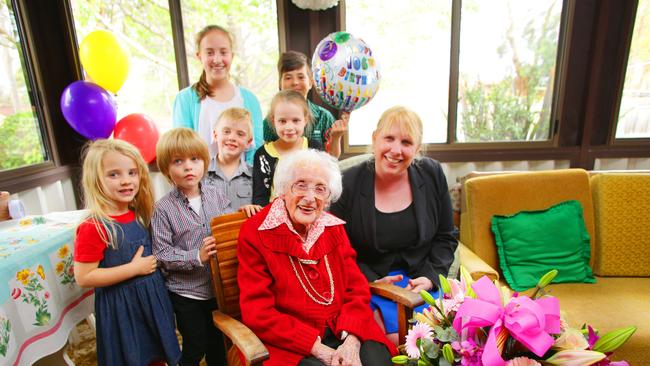 Ethel Giles with her great-grandchildren and Hills mayor Michelle Byrne.