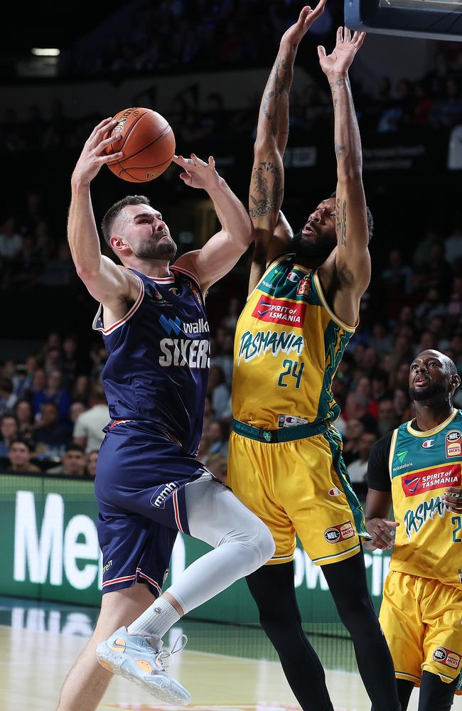 Issac Humphries attacks the rim in the 36ers’ 10-point loss. Picture: Sarah Reed/Getty Images