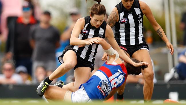 Stephanie Chiocci was rubbed out for this high bump on Libby Birch. Pic: Getty Images