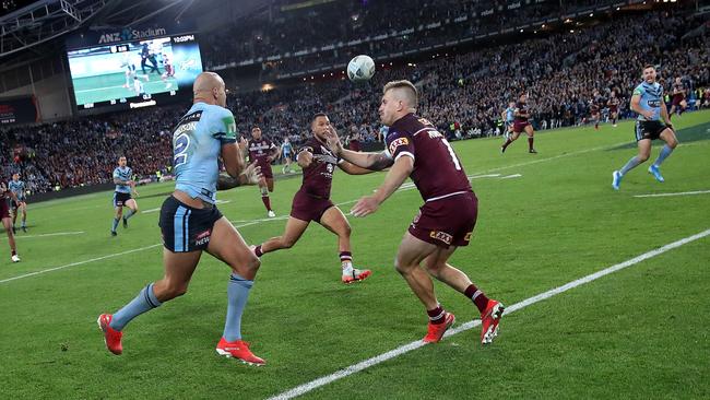 Blake Ferguson finds James Tedesco with a pass. Picture: Phil Hillyard