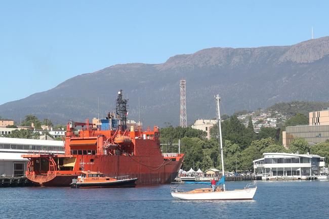 Final voyage out of Hobart for the Aurora Australis. Picture: NIKKI DAVIS-JONES