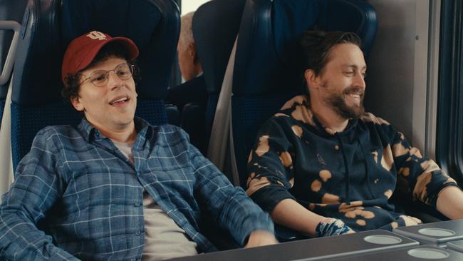 Extroverted Benji Kaplan (Keiran Culkin) and his obsessive-compulsive cousin David Kaplan (Jesse Eisenberg) in A Real Pain.