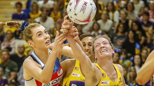 (L-R) Helen Housby of the Swifts and Karla Pretorius of the Lightning compete for the ball during a late round of the last Super Netball competition.