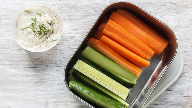 Vegetable sticks with oat dip