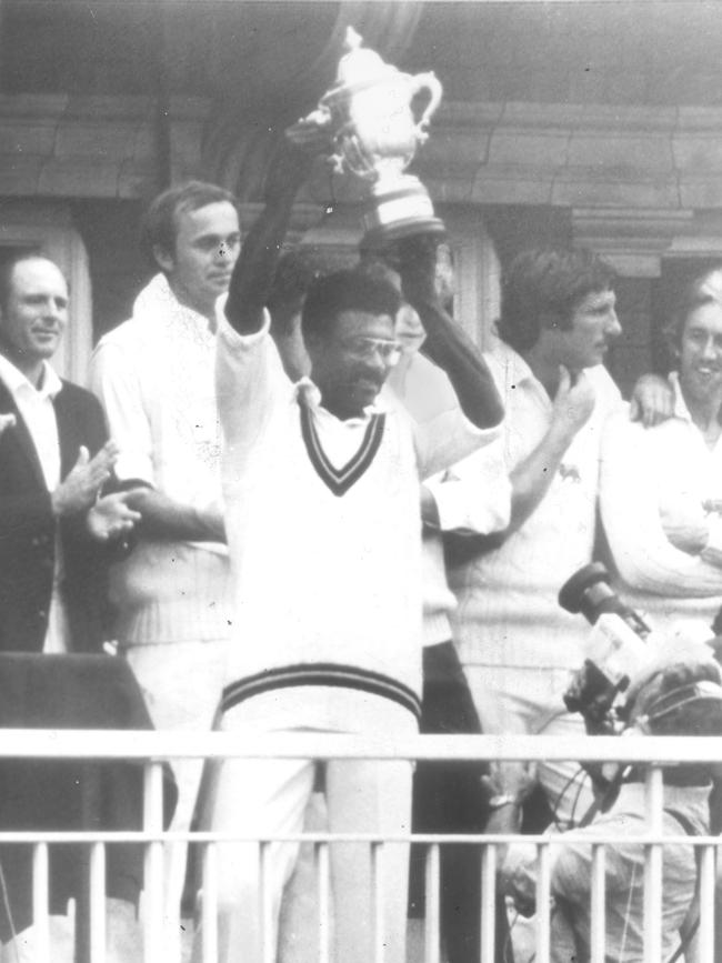 Clive Lloyd lifts the trophy in 1979.