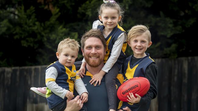 Brayden Shaw with his kids Brodie, Lara and Zayne. Picture: Andy Brownbill