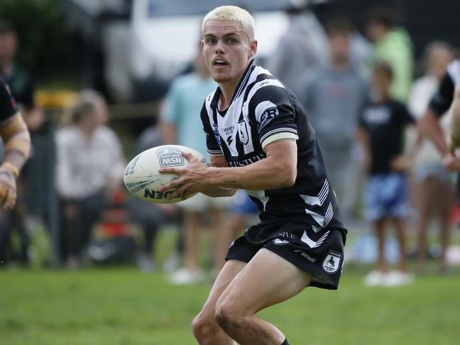 Picton’s Luke Keppie looks for support. Picture: Warren Gannon Photography