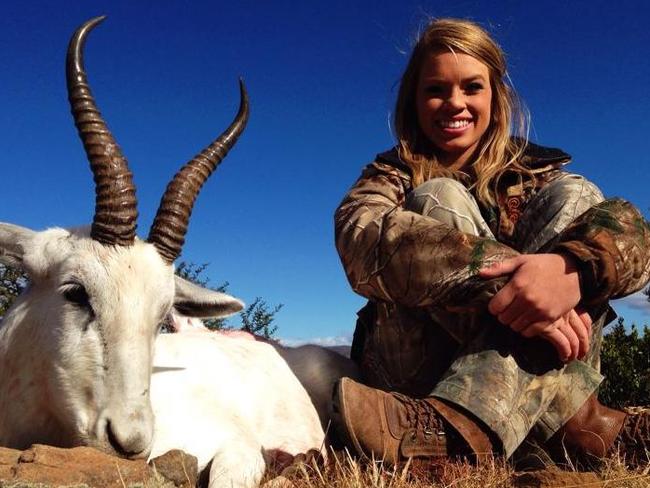 Kendall Jones and the white springbok she killed: “Let me tell you it's one of my favourite kinds of meat so far!”. Source: Facebook.