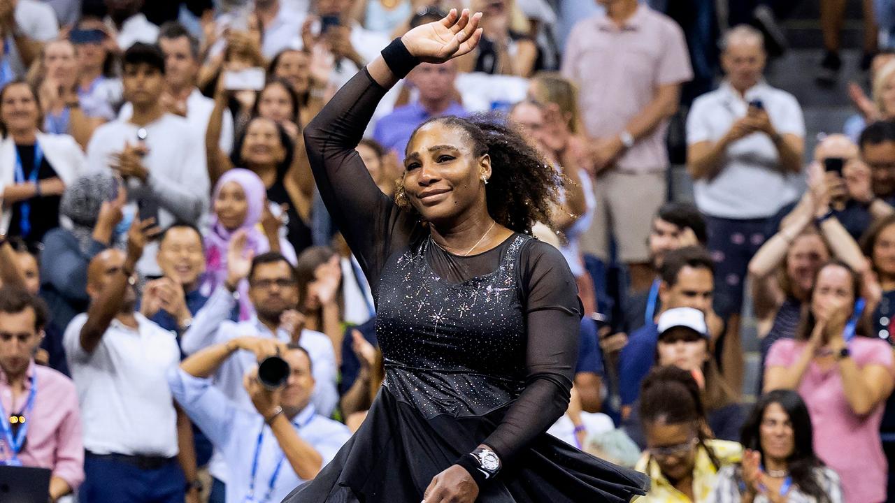 TOPSHOT - USA's Serena Williams waves to the audience after losing against Australia's Ajla Tomljanovic during their 2022 US Open Tennis tournament women's singles third round match at the USTA Billie Jean King National Tennis Center in New York, on September 2, 2022. (Photo by COREY SIPKIN / AFP)