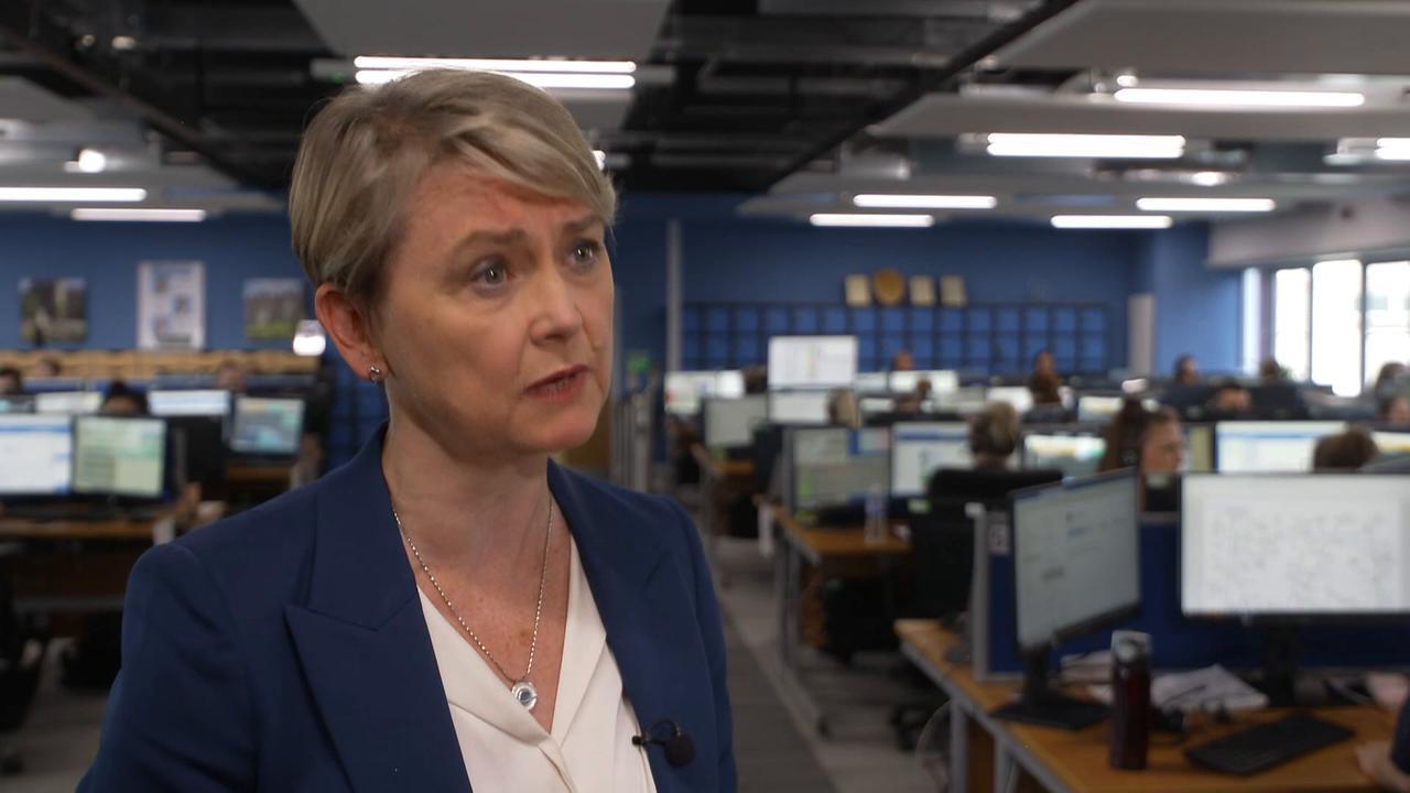 Domestic abuse experts to be embedded in 999 control rooms