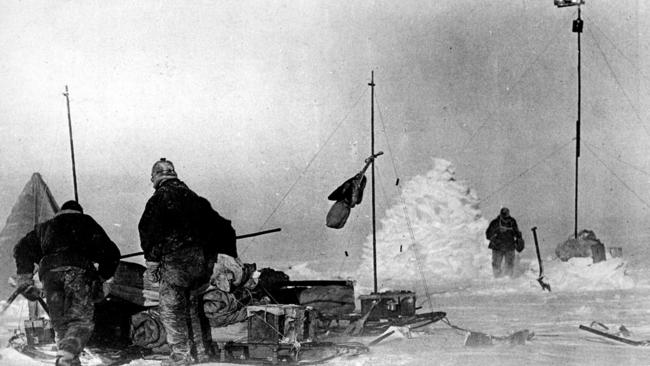 Mawson's team prepare for the expedition in 1912.