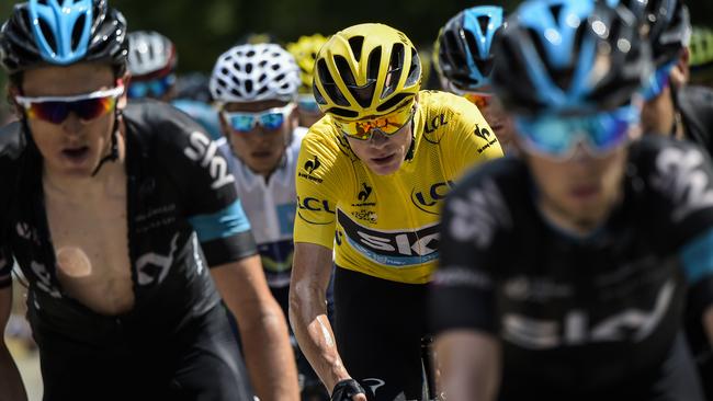 Great Britain's Christopher Froome (C), wearing the overall leader's yellow jersey, rides during the 186,5 km eighteenth stage of the 102nd edition of the Tour de France cycling race on July 23, 2015, between Gap and Saint-Jean-de-Maurienne, French Alps. AFP PHOTO / LIONEL BONAVENTURE